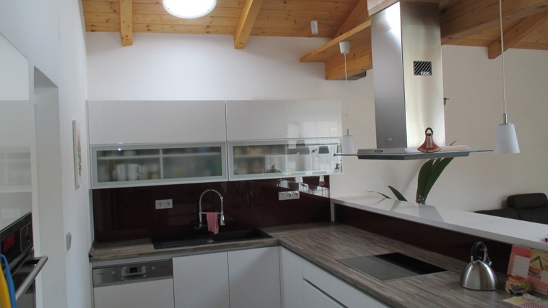 South Tampa kitchen illuminated naturally with bright daylight from a 14-inch solar tube daylighting system
